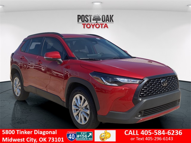 2023 Toyota Corolla Cross LE's photo