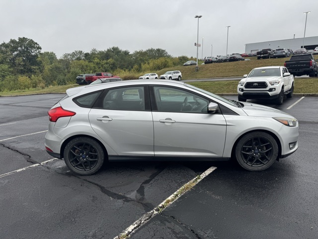 2016 Ford Focus SE photo 2