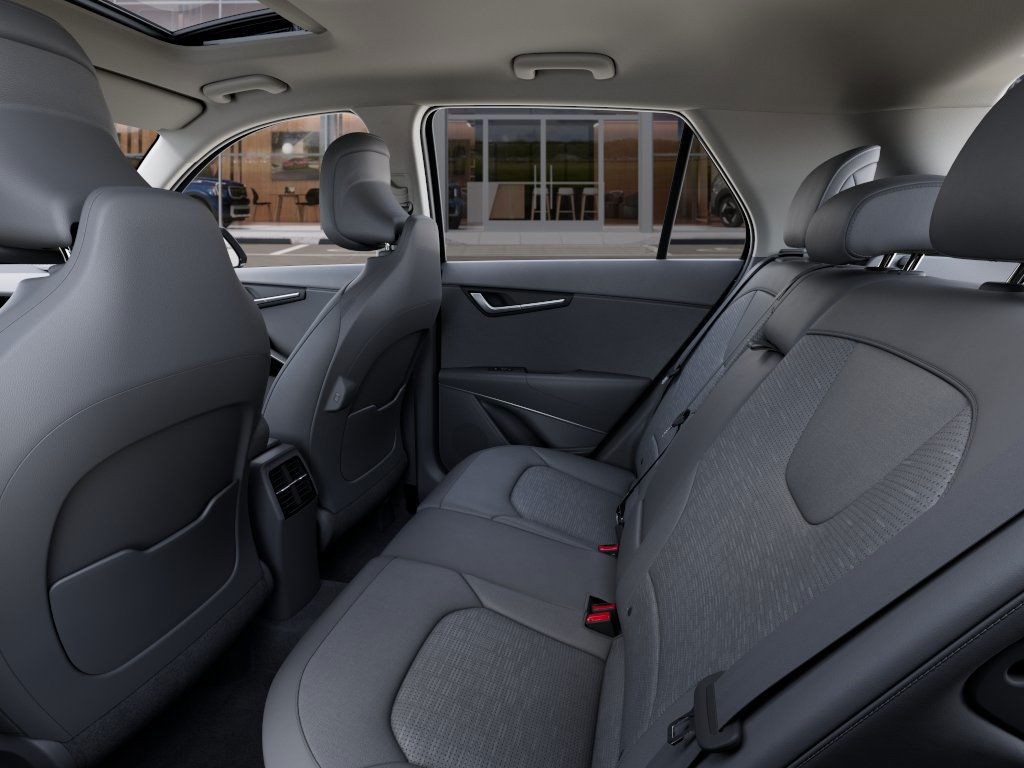 2025 Kia Niro SX Touring photo 17