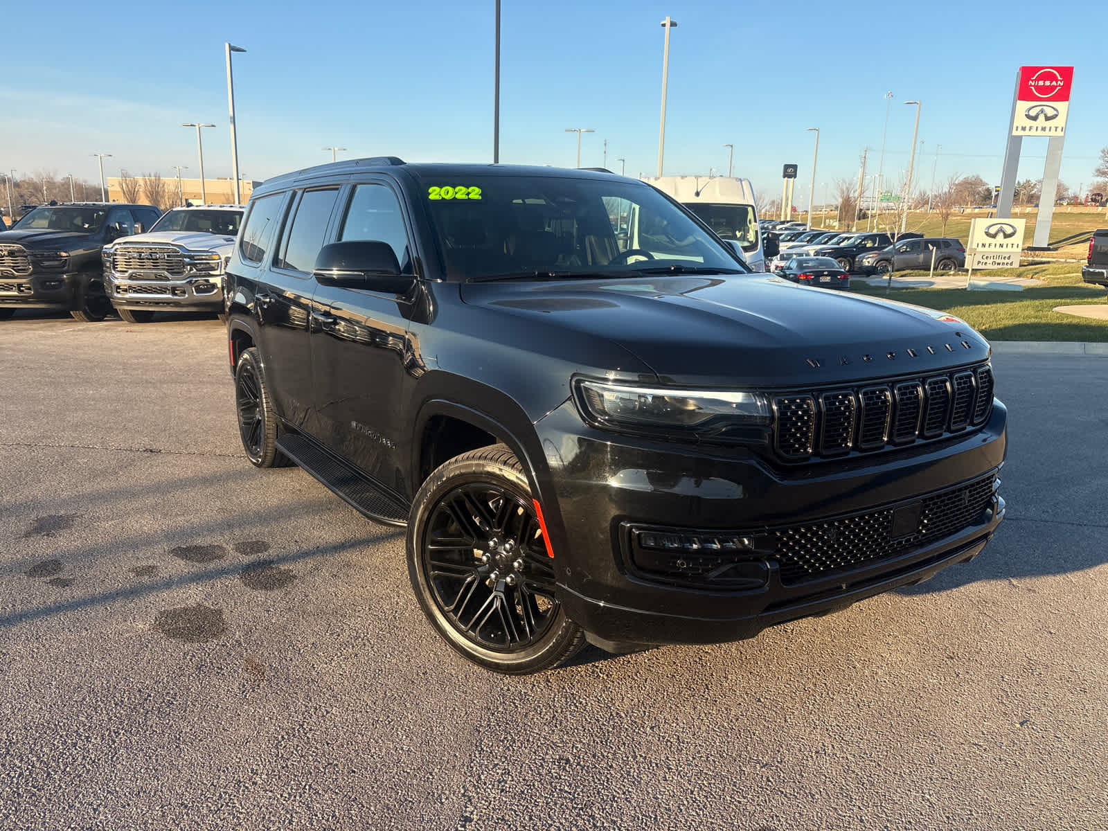 Used 2022 Jeep Wagoneer Series II with VIN 1C4SJVBT8NS217558 for sale in Kansas City