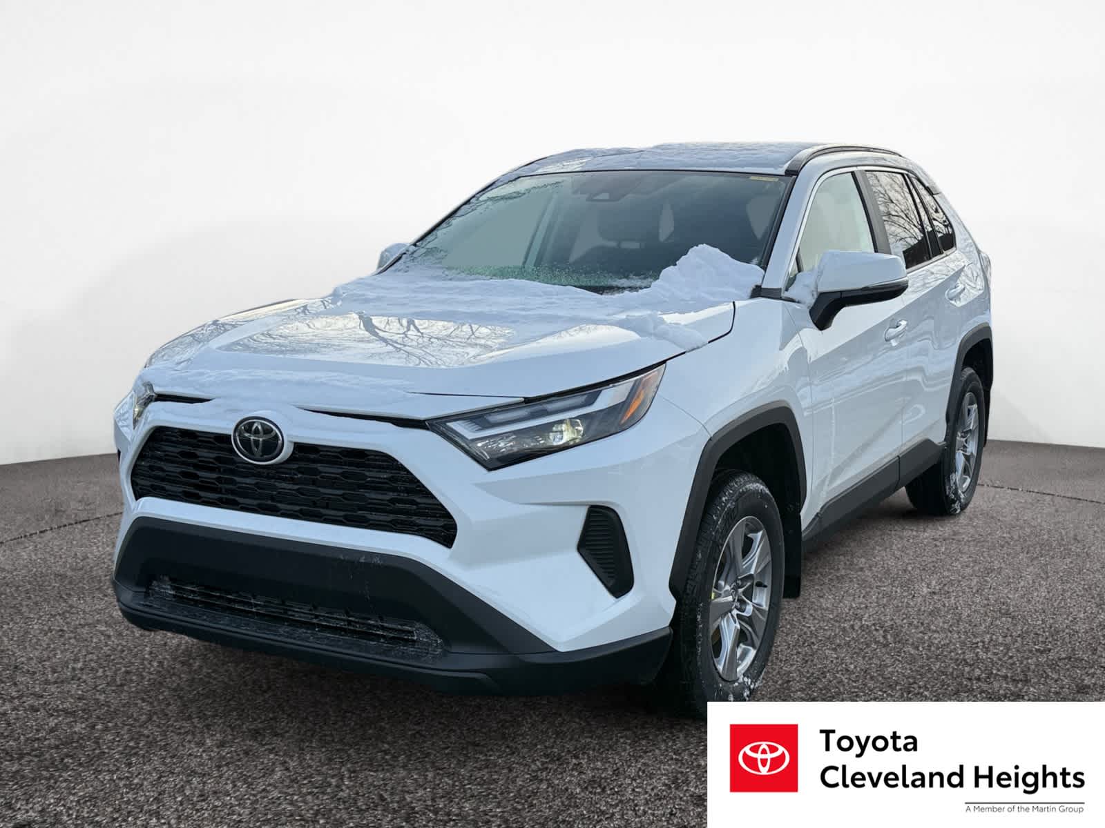 2025 Toyota RAV4 XLE's photo