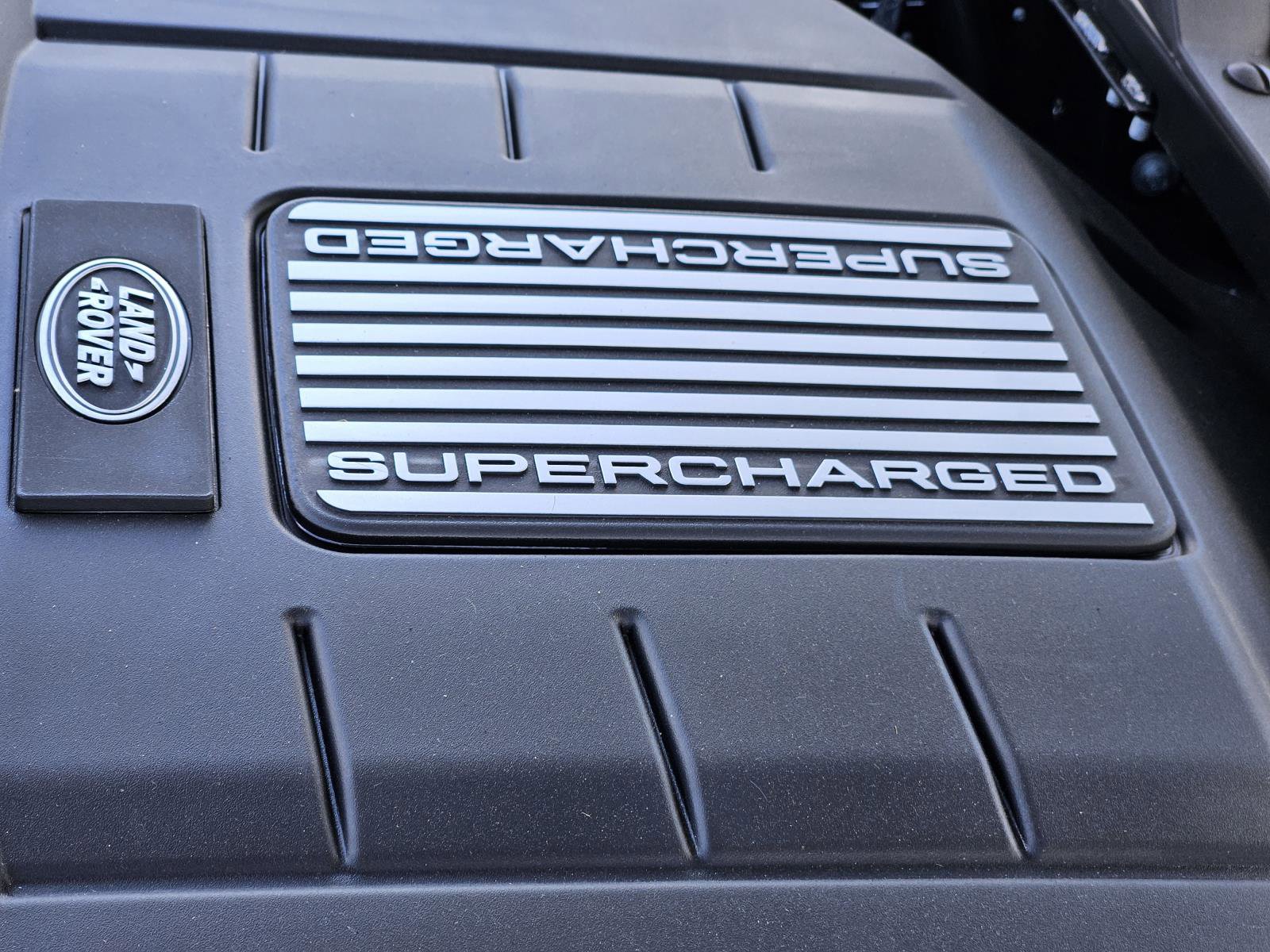 2025 Land Rover Defender 110 X-Dynamic SE photo 10