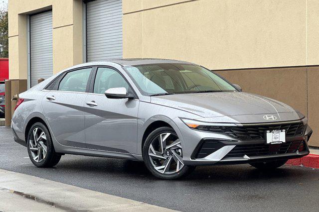 2025 Hyundai Elantra Hybrid Limited photo 2