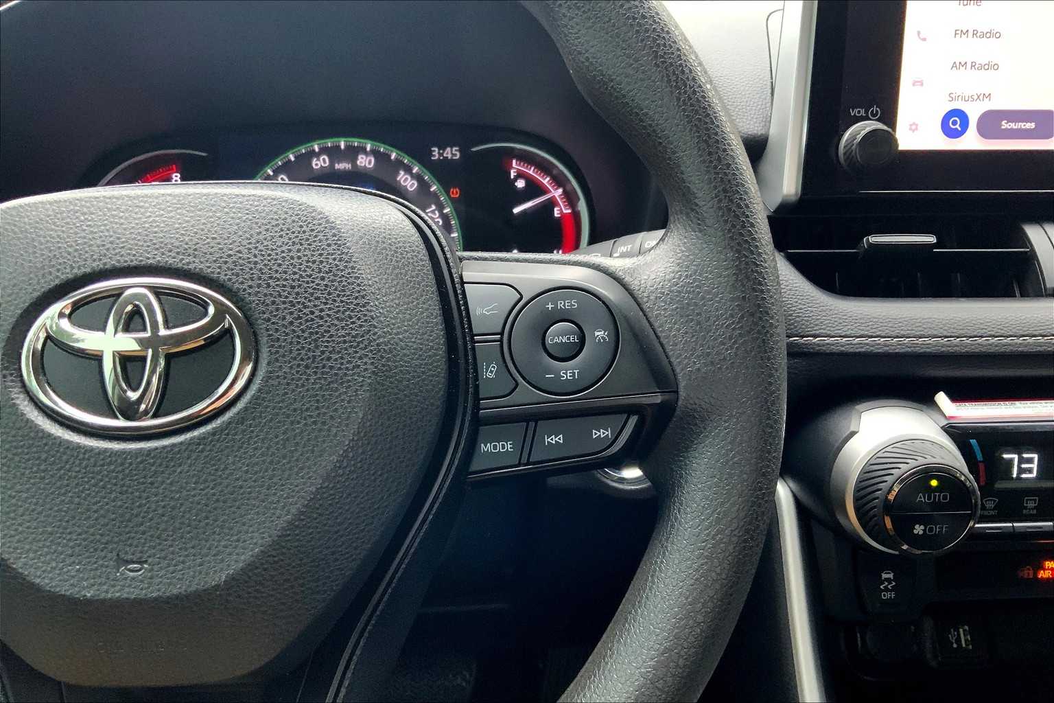 2024 Toyota RAV4 XLE photo 21