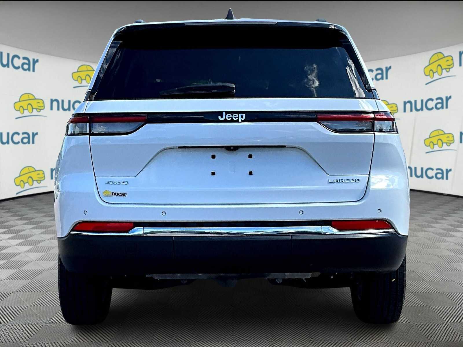 2022 Jeep Grand Cherokee Laredo photo 4