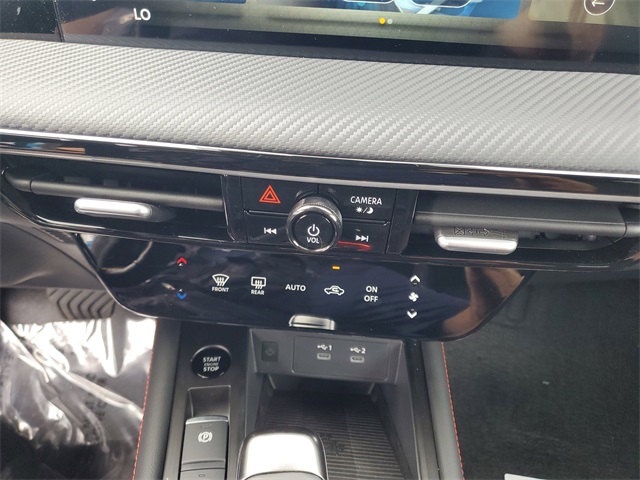 2025 Nissan Kicks SR photo 15