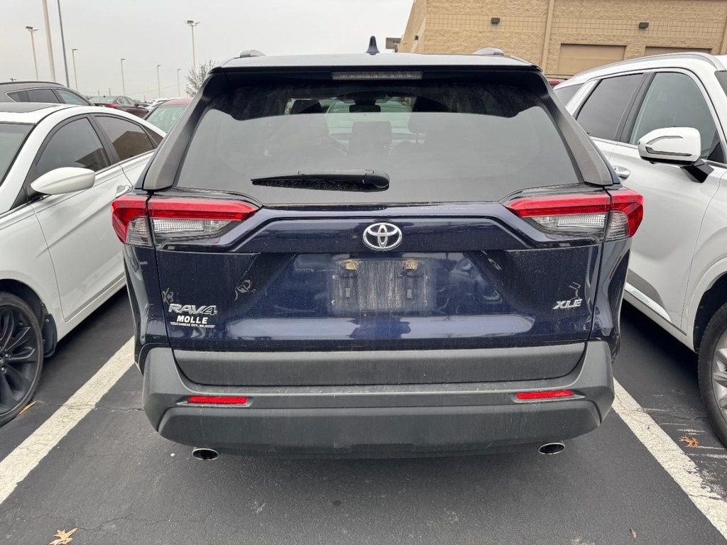 2019 Toyota RAV4 XLE Premium photo 3