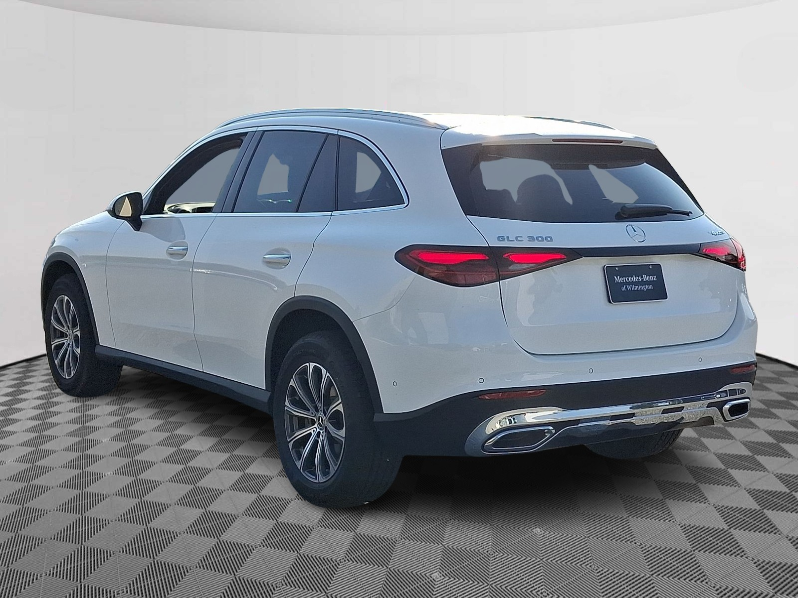 2026 Mercedes Benz GLC 300 4MATIC photo 3