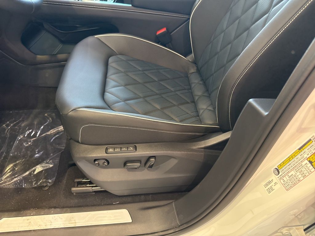 2026 Volkswagen Atlas Cross Sport SEL Premium R-Line photo 17