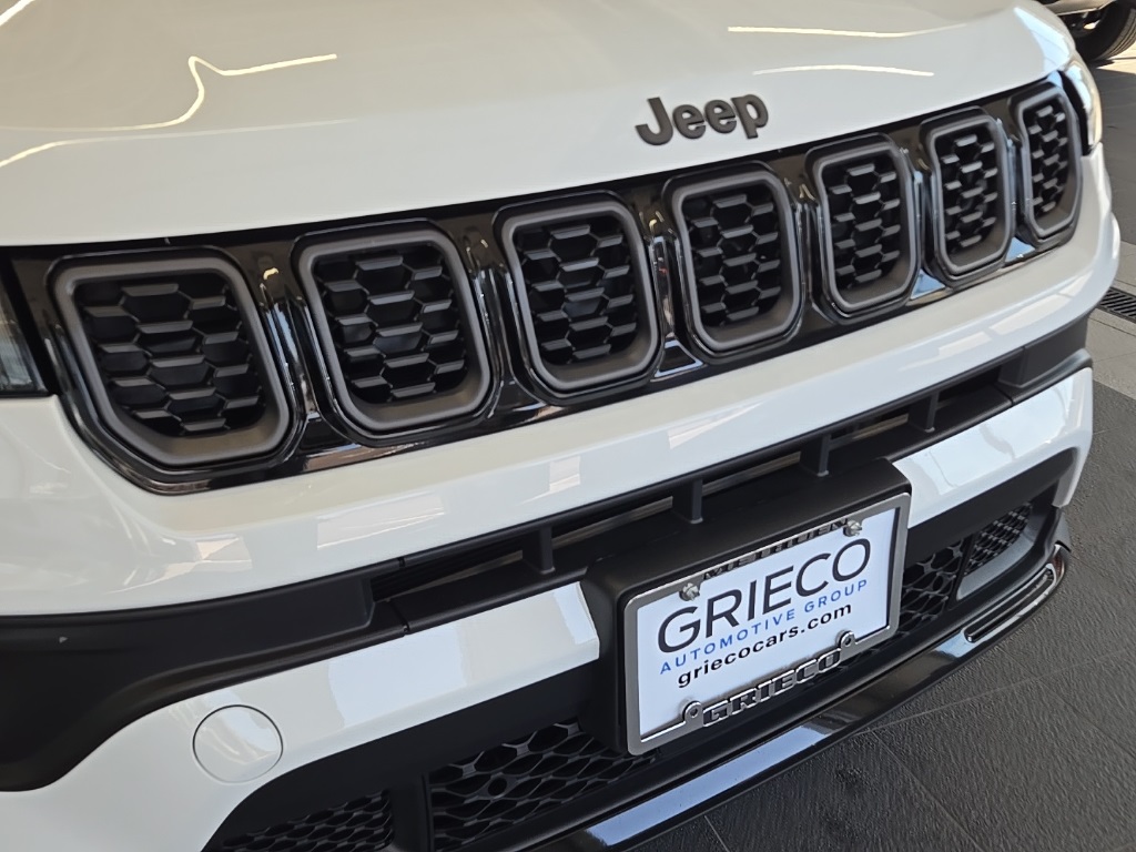 2024 Jeep Compass Latitude photo 2