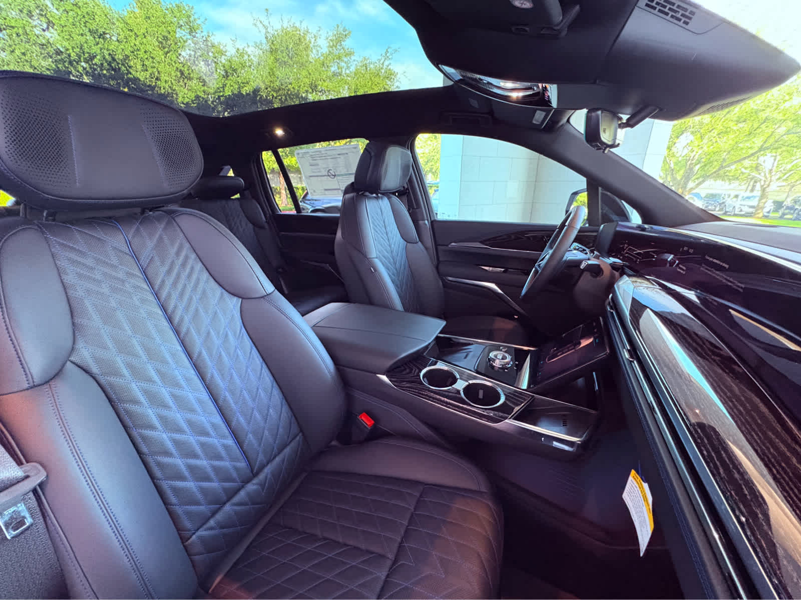 2025 Cadillac Escalade IQ Luxury photo 16