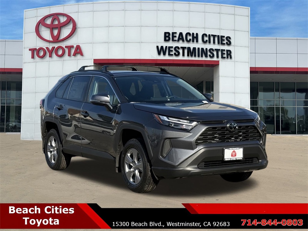 2025 Toyota RAV4 XLE's photo