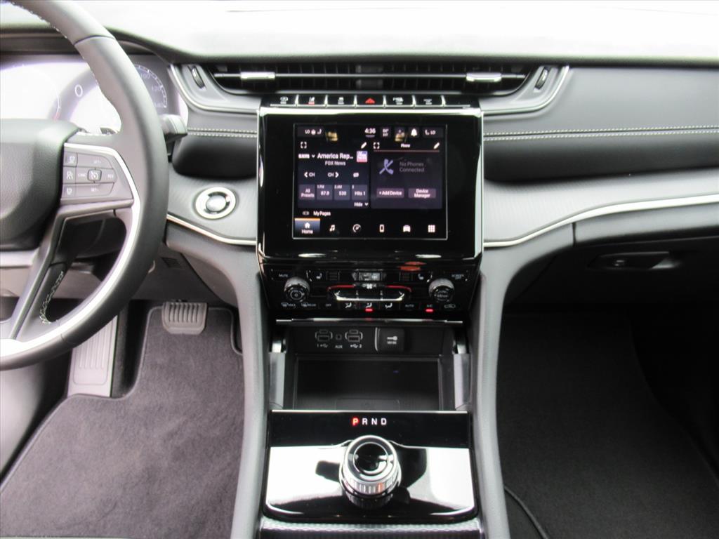 2025 Jeep Grand Cherokee Altitude photo 18