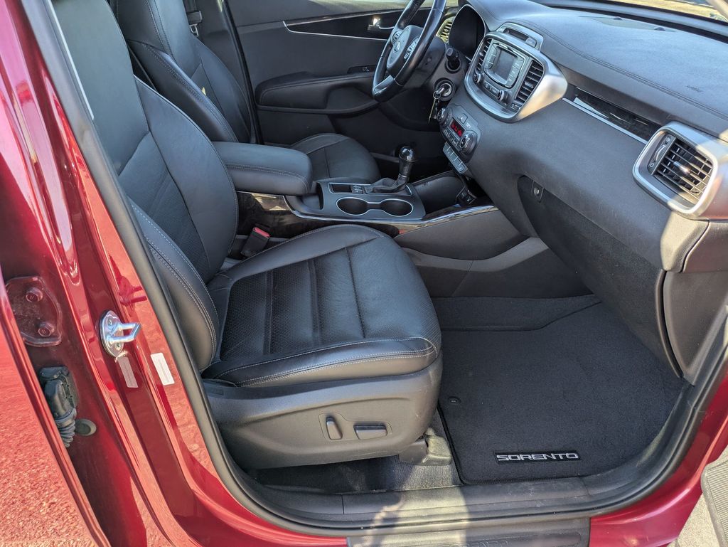 2016 Kia Sorento EX photo 25