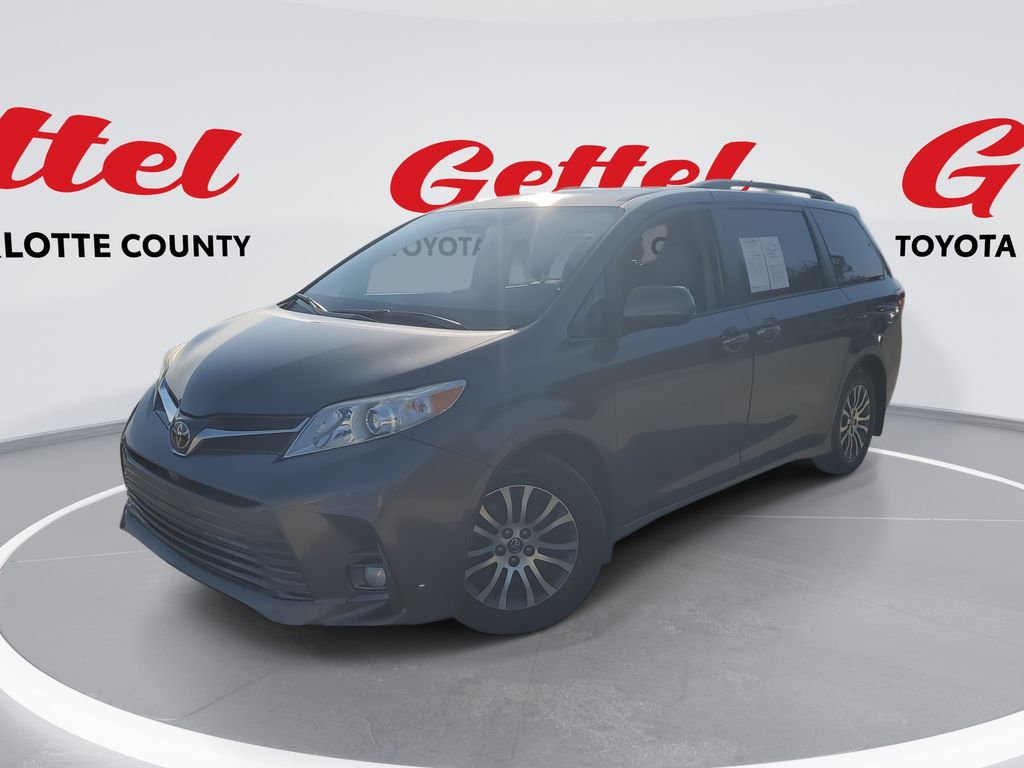2020 Toyota Sienna XLE's photo