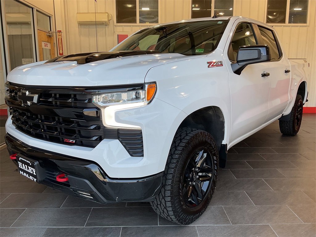 2023 Chevrolet Silverado 1500 LT Trail Boss photo 2