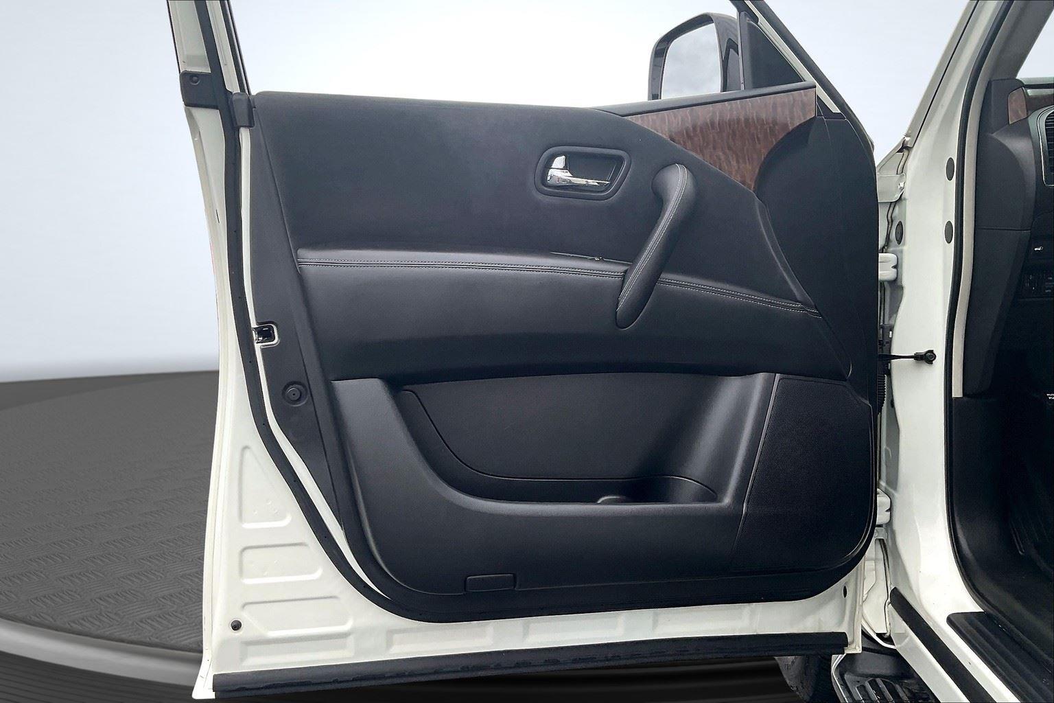 2019 Nissan Armada SV photo 19
