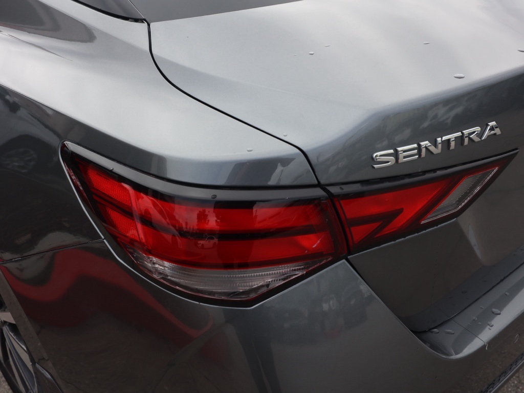 2021 Nissan Sentra SV photo 4