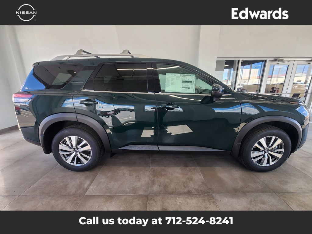 2025 Nissan Pathfinder SL's photo