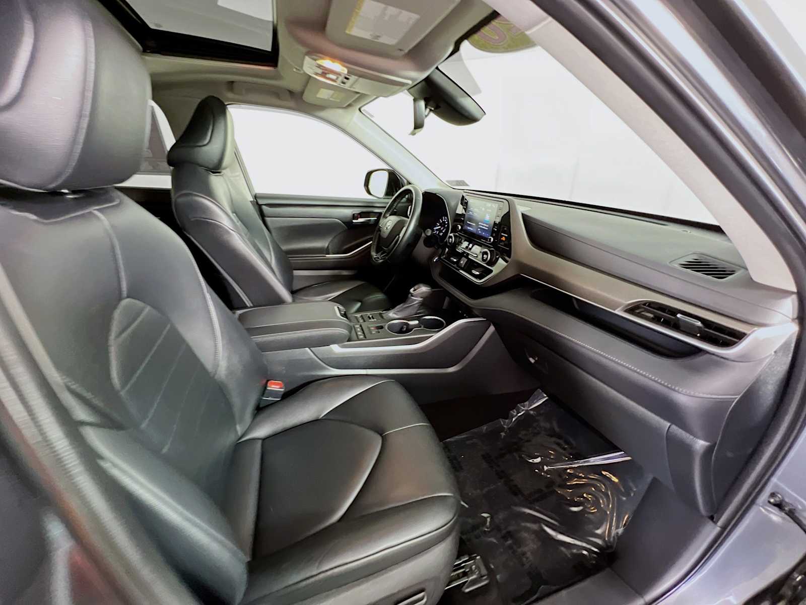 2020 Toyota Highlander XLE photo 26
