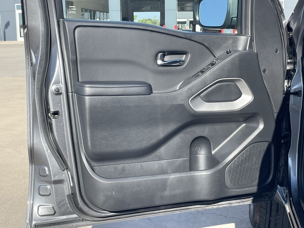 2025 Nissan Frontier SV photo 12
