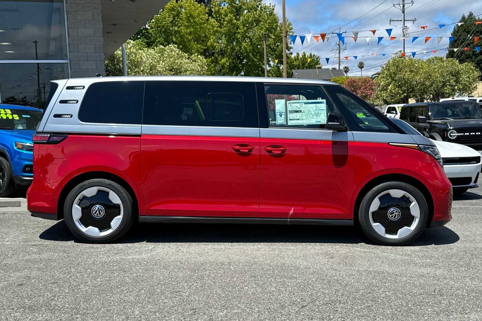 2025 Volkswagen ID. Buzz Pro Plus photo 3