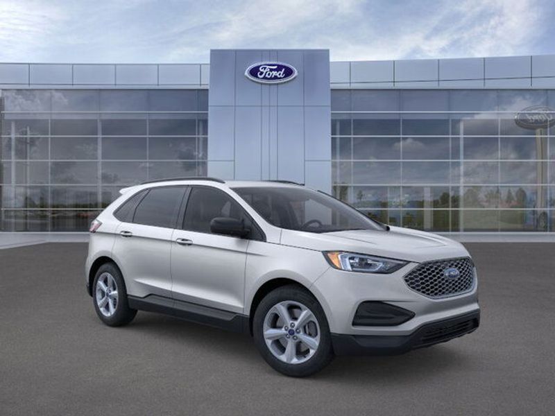 2024 Ford Edge SE photo 7