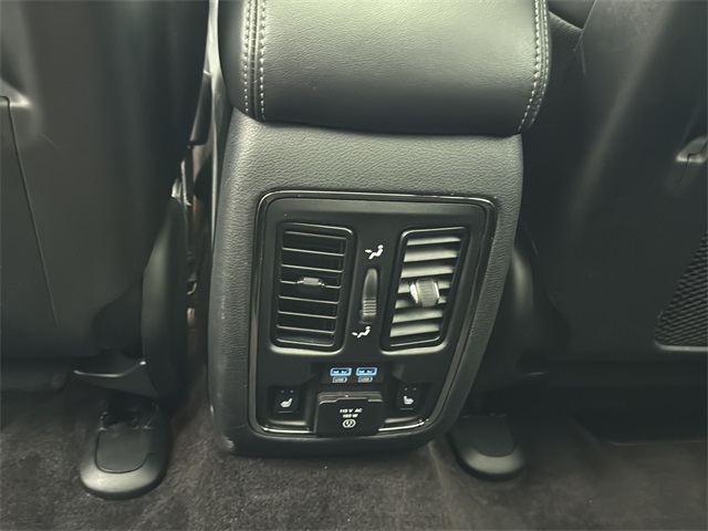 2019 Jeep Grand Cherokee Overland photo 17