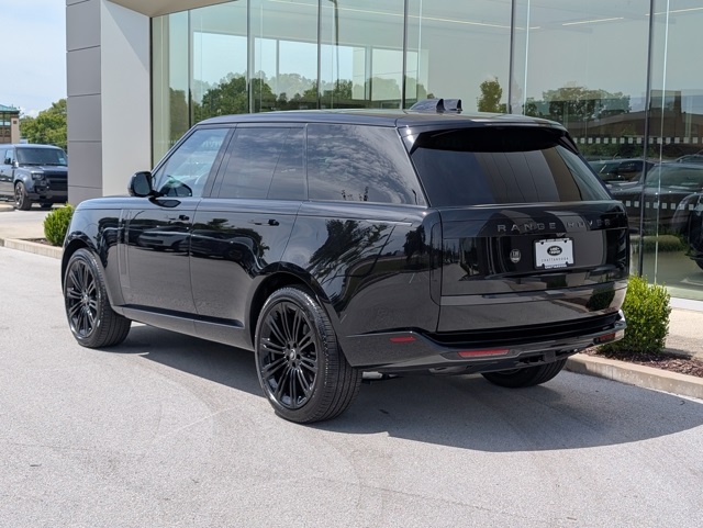 2025 Land Rover Range Rover SE photo 3