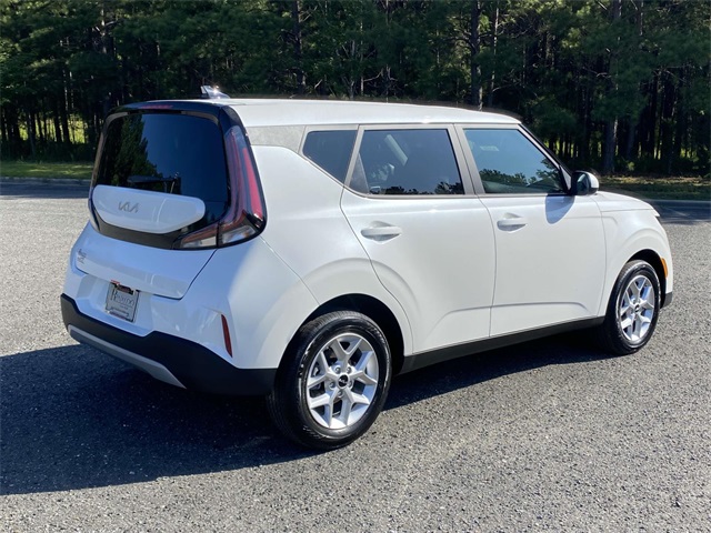 2025 Kia Soul LX photo 3