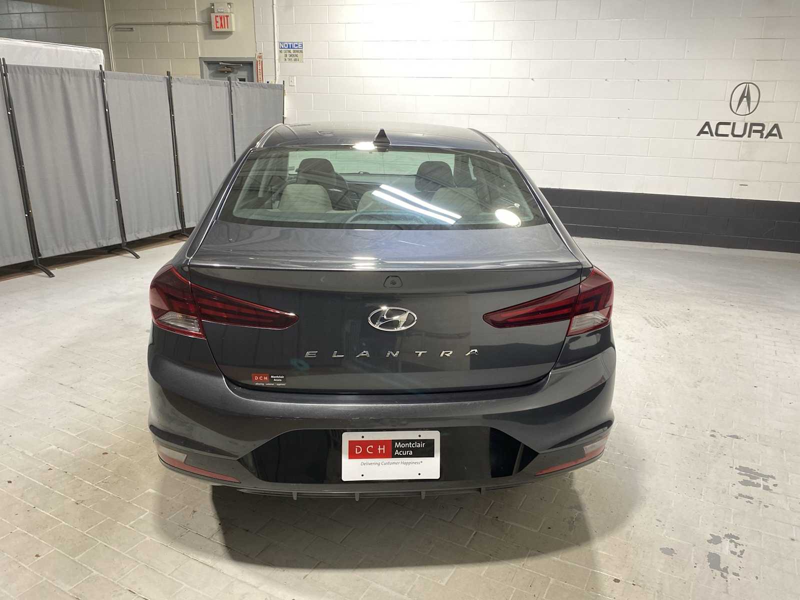 2020 Hyundai Elantra SEL photo 5