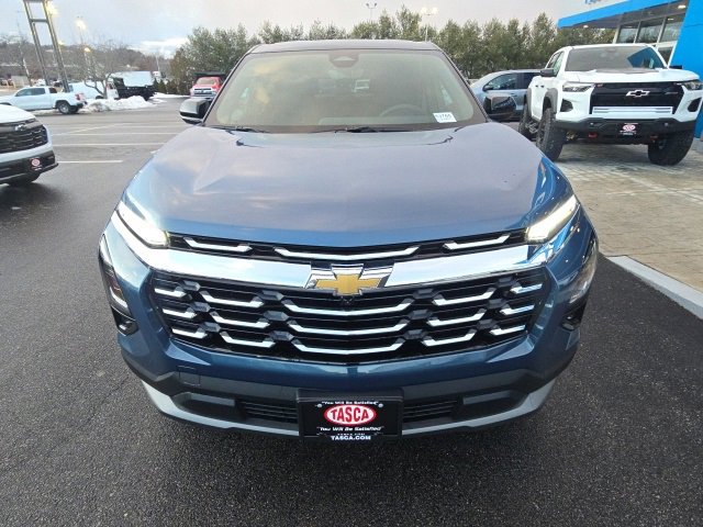 2025 Chevrolet Equinox LT photo 2