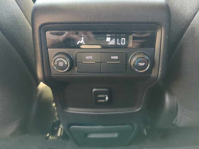 2017 Gmc Acadia SLE photo 16
