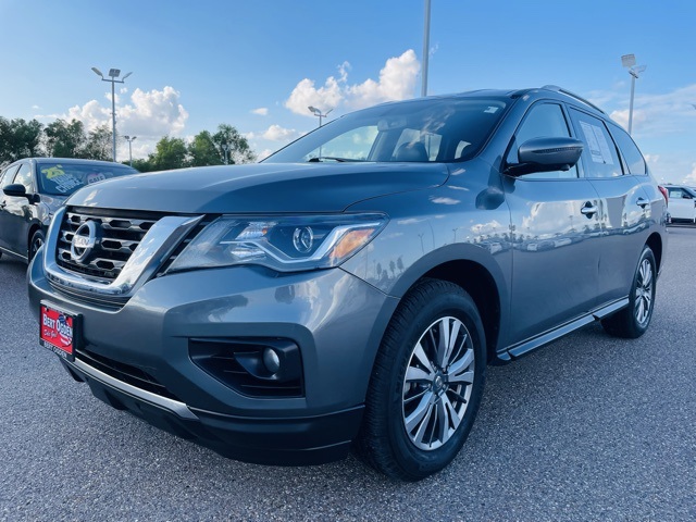 2020 Nissan Pathfinder SL photo 2