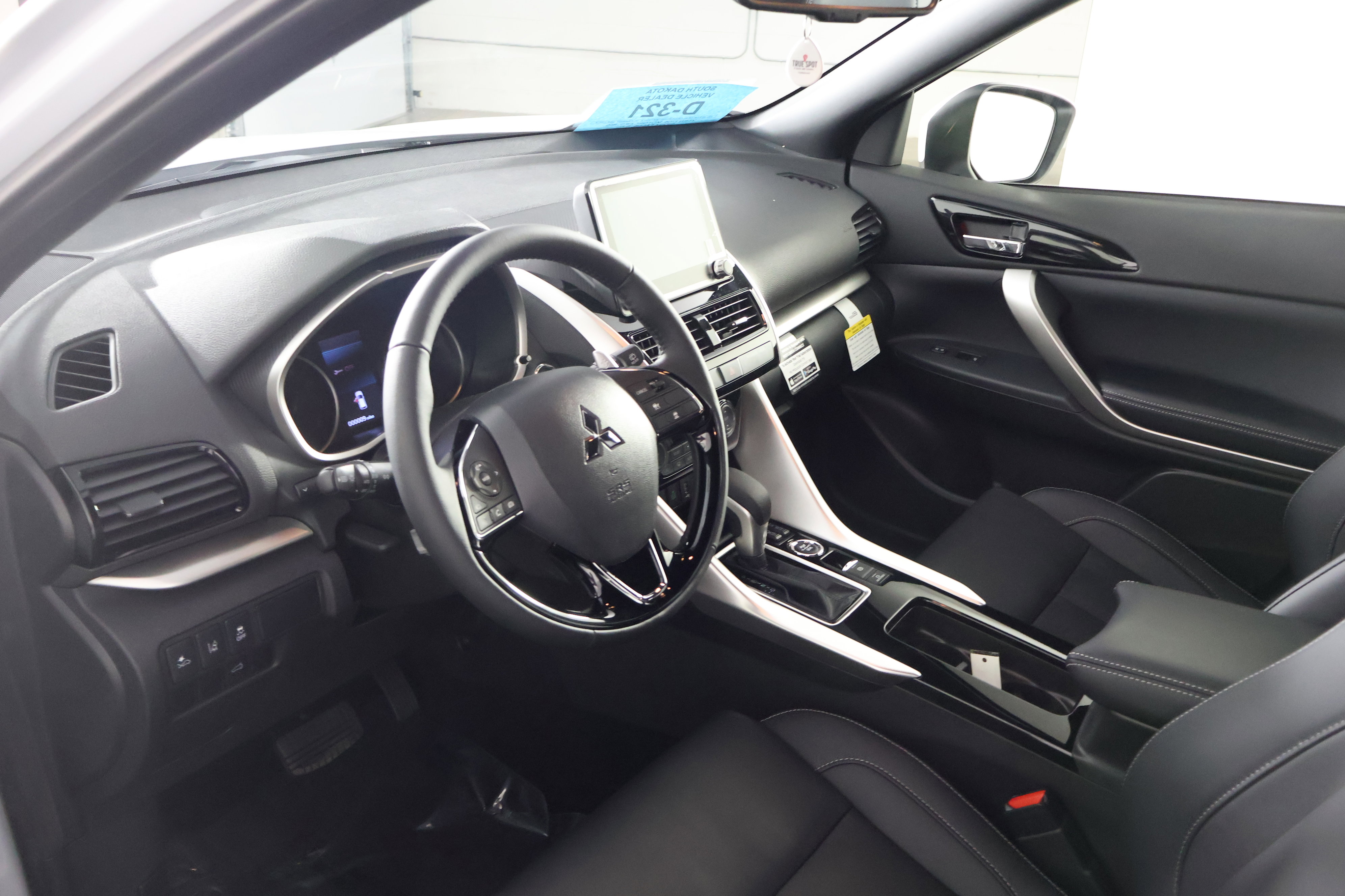 2025 Mitsubishi Eclipse Cross SEL photo 2