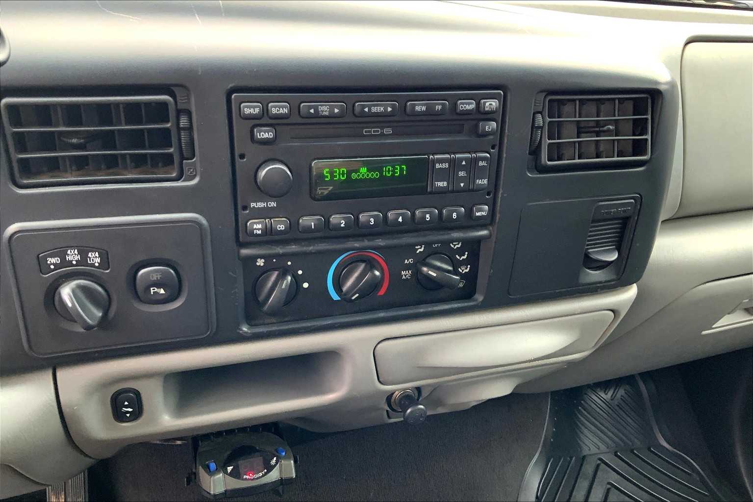2003 Ford F-250 XLT photo 28