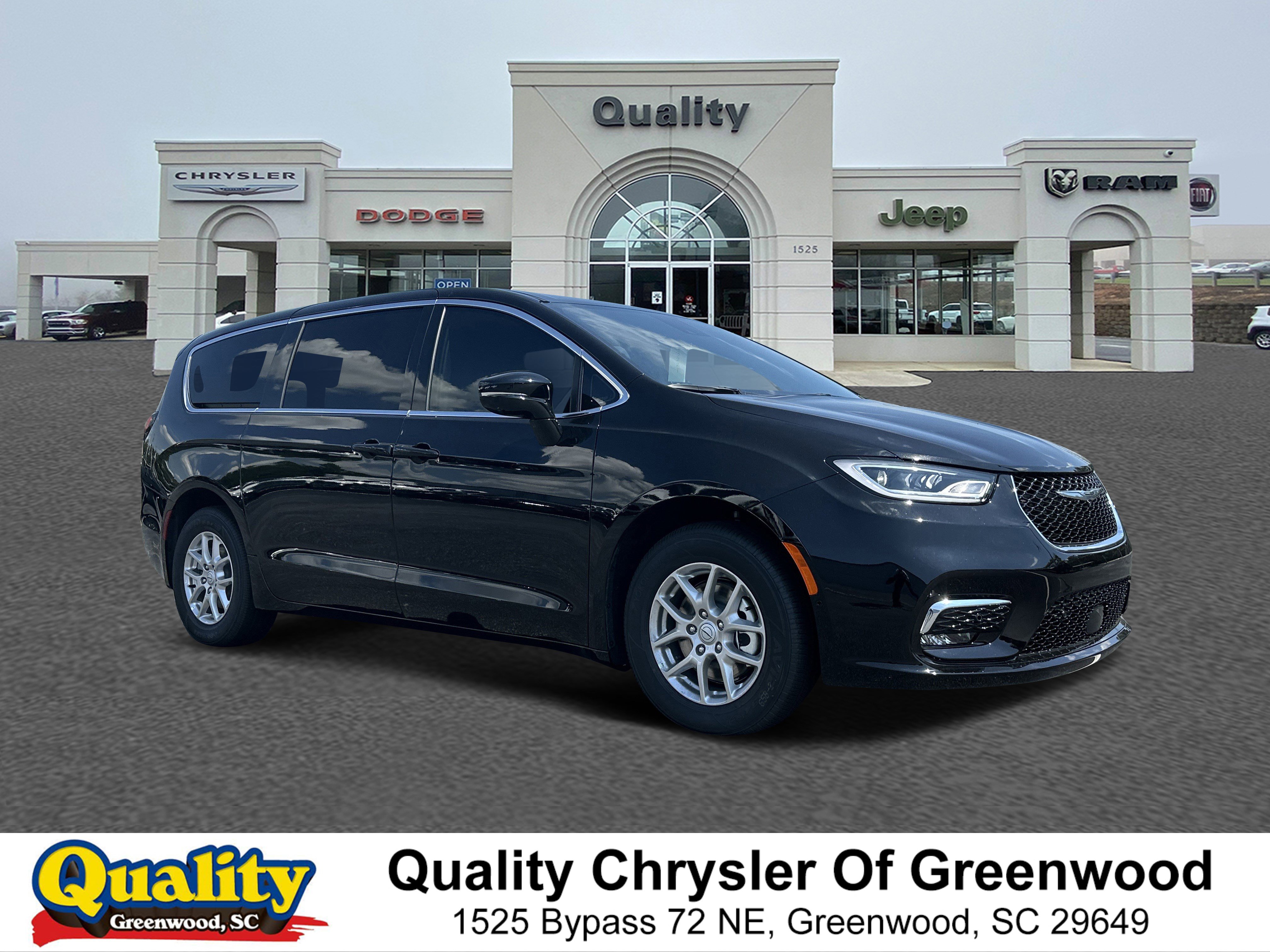 2026 Chrysler Pacifica Select's photo