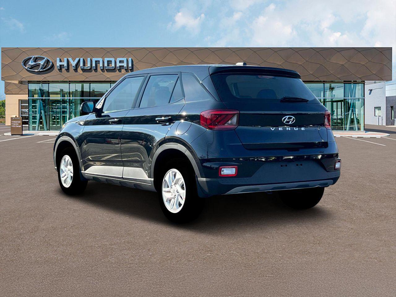 2025 Hyundai Venue SE photo 5