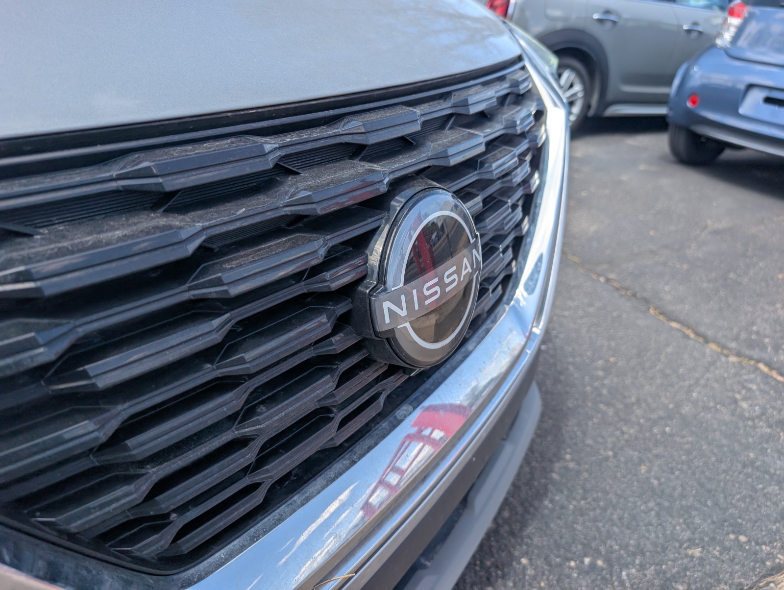 Used 2023 SILVER Nissan SV image 30