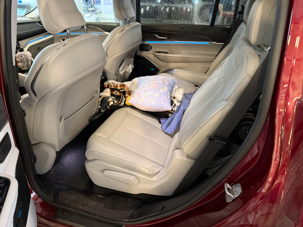 2021 Jeep Grand Cherokee Overland photo 4