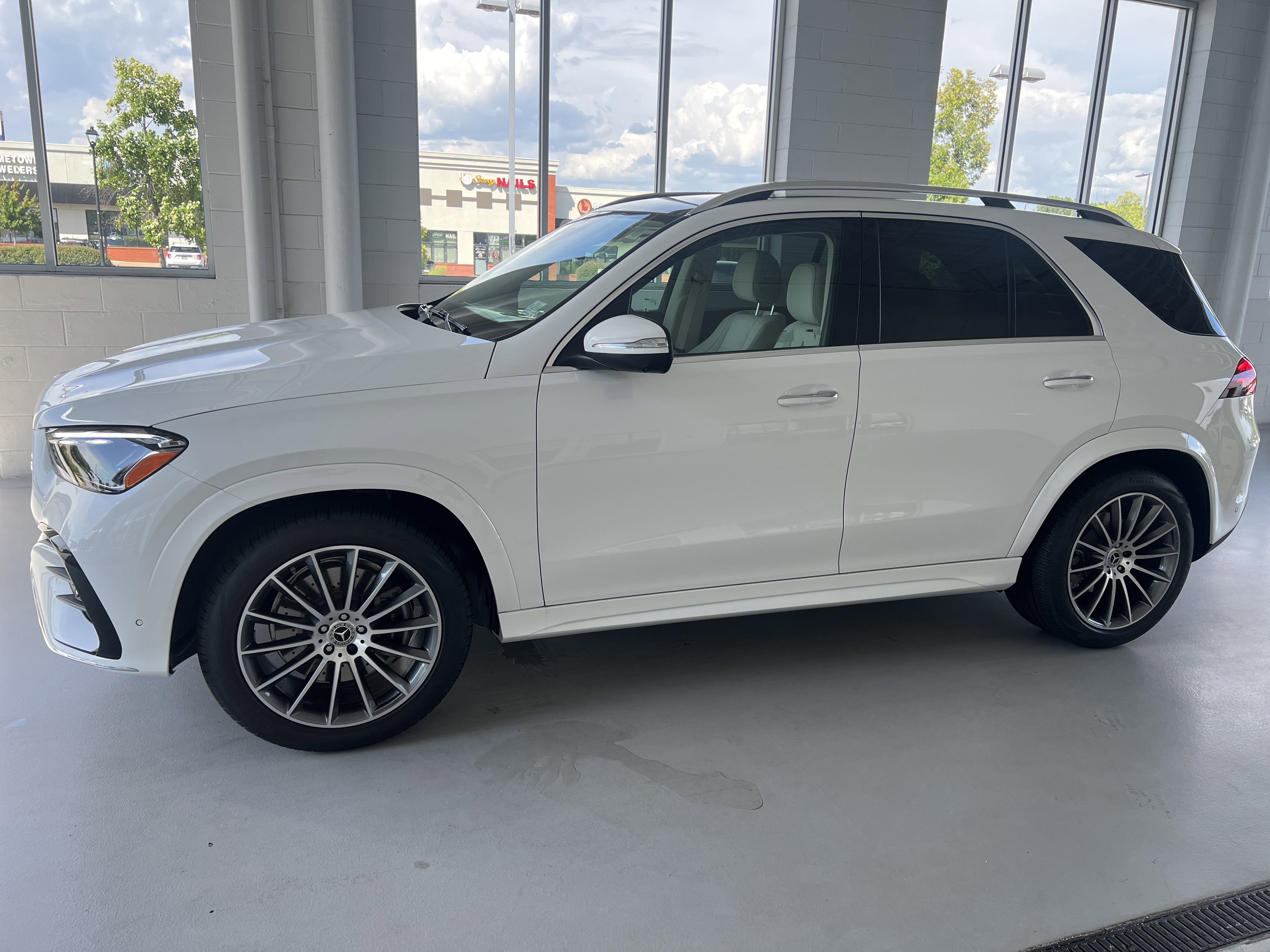 2025 Mercedes Benz GLE 350 4MATIC photo 2