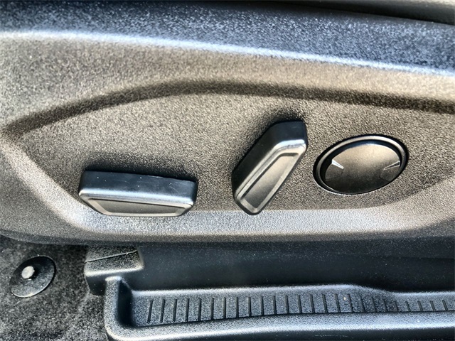 2024 Ford Edge SEL photo 5