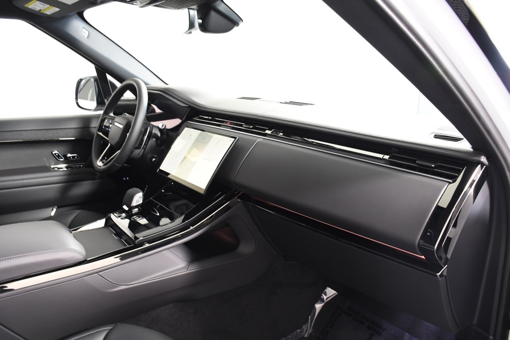 2025 Land Rover Range Rover Sport SE photo 17