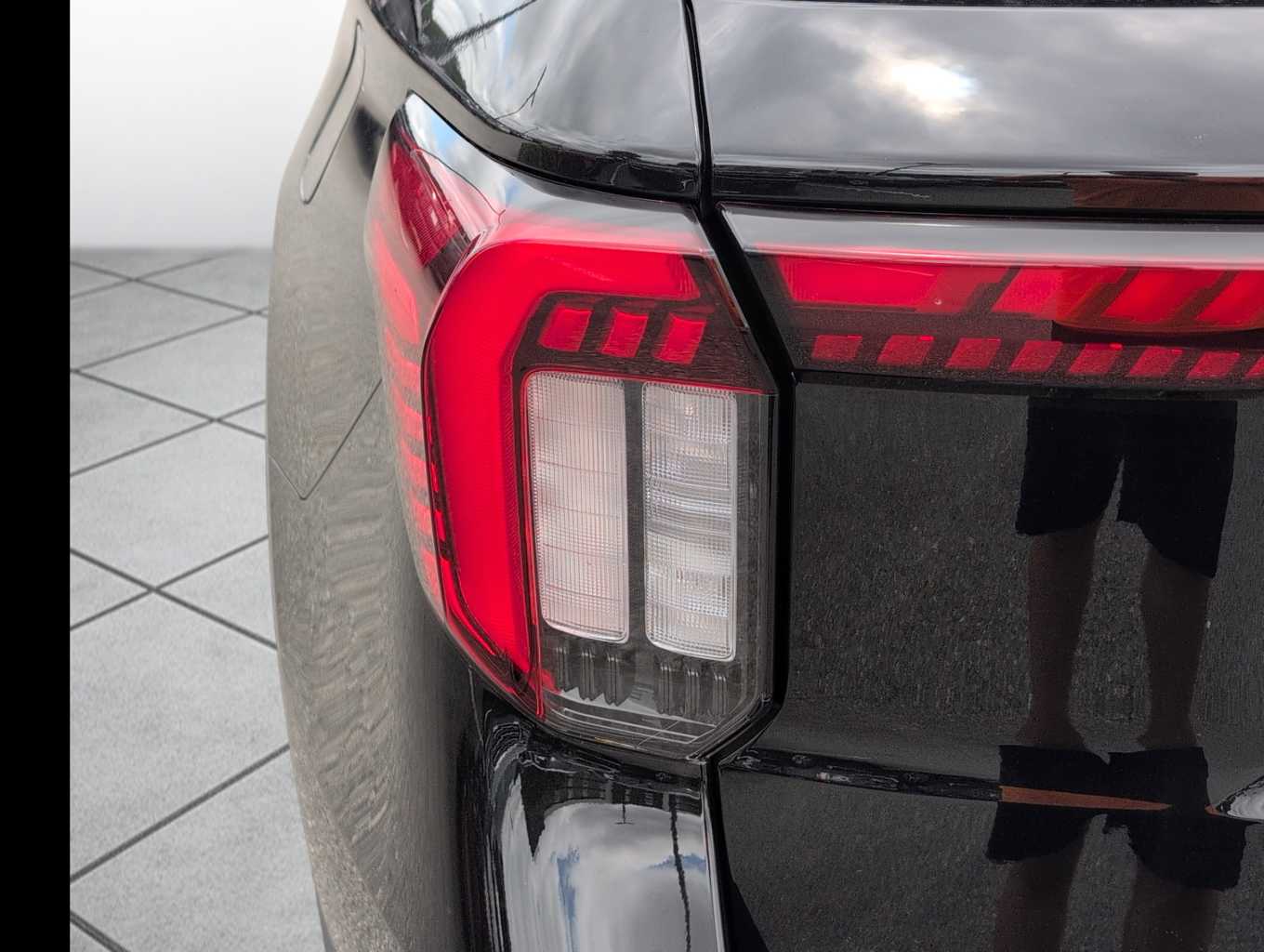 2025 Ford Explorer photo 15