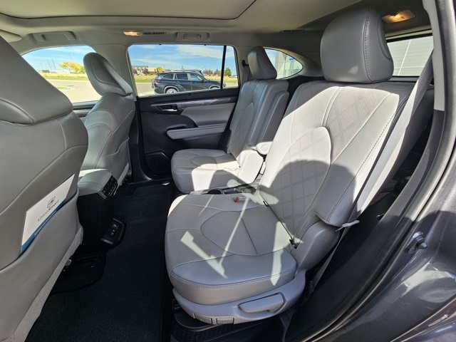 2021 Toyota Highlander Hybrid Platinum photo 18