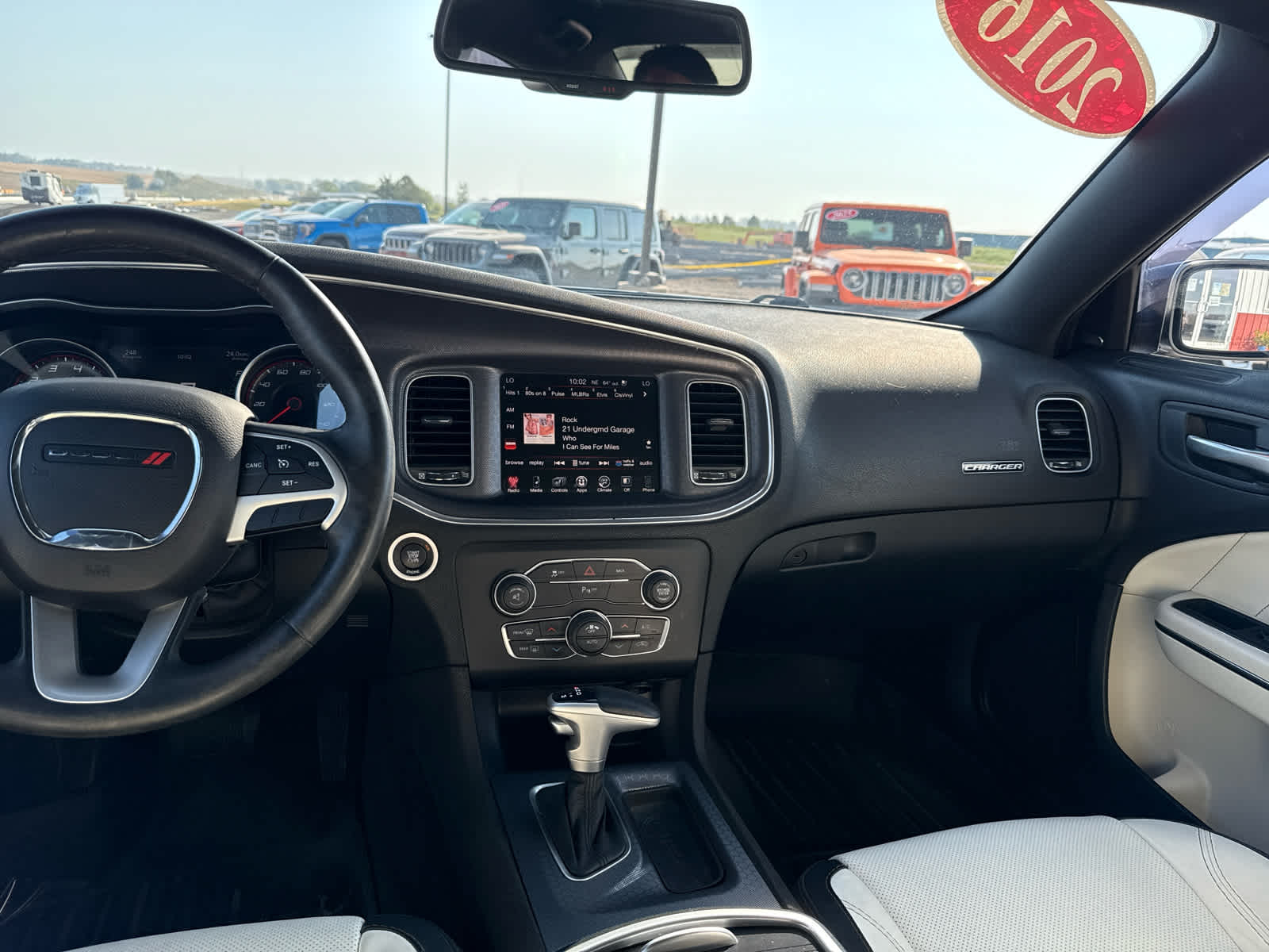 2016 Dodge Charger SXT photo 15