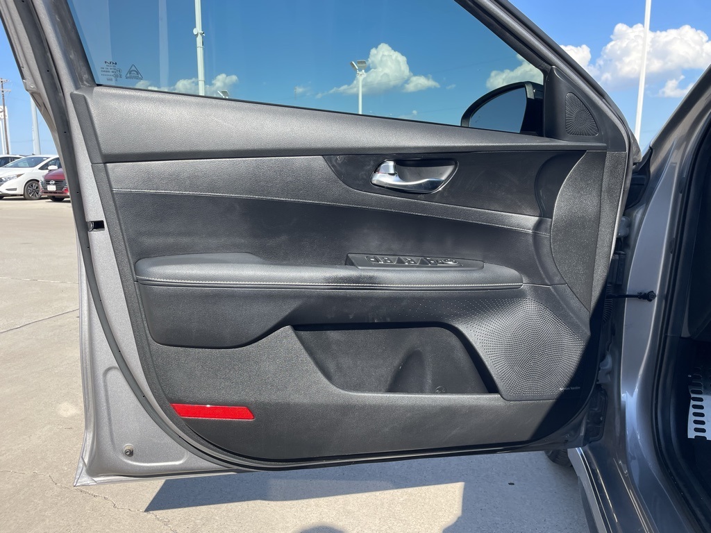 2023 Kia Forte GT-Line photo 12
