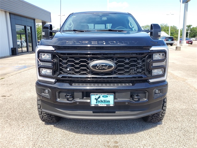 2025 Ford F-250 Lariat photo 2