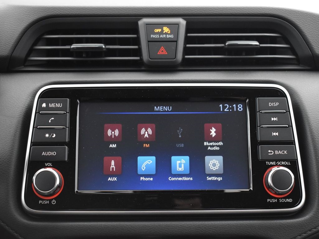 2025 Nissan Versa 1.6 S photo 9