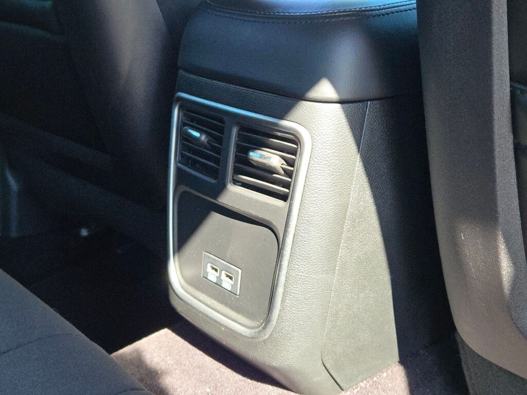 2018 Chrysler 300 Touring photo 5